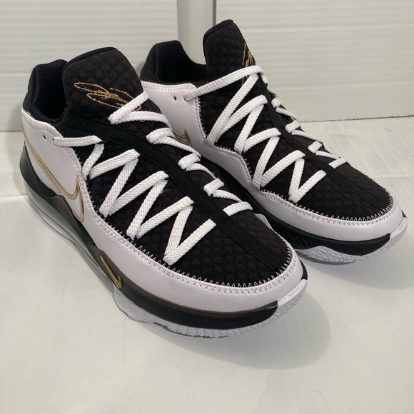 Lebron 17 Low’s - Picture 3 of 6